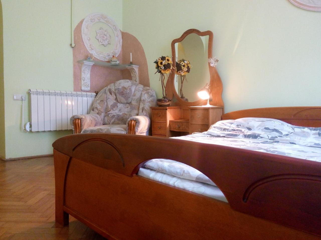 Apartament Flat On Sheptytskykh Lwów Zewnętrze zdjęcie